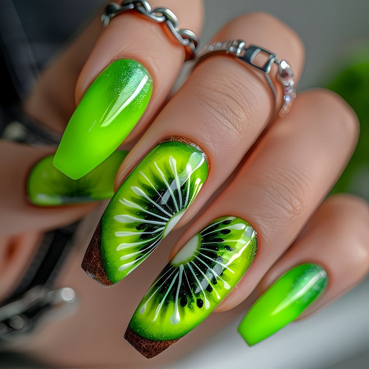 Kreative Kunstnägel mit Kiwi-Motiv Karnz