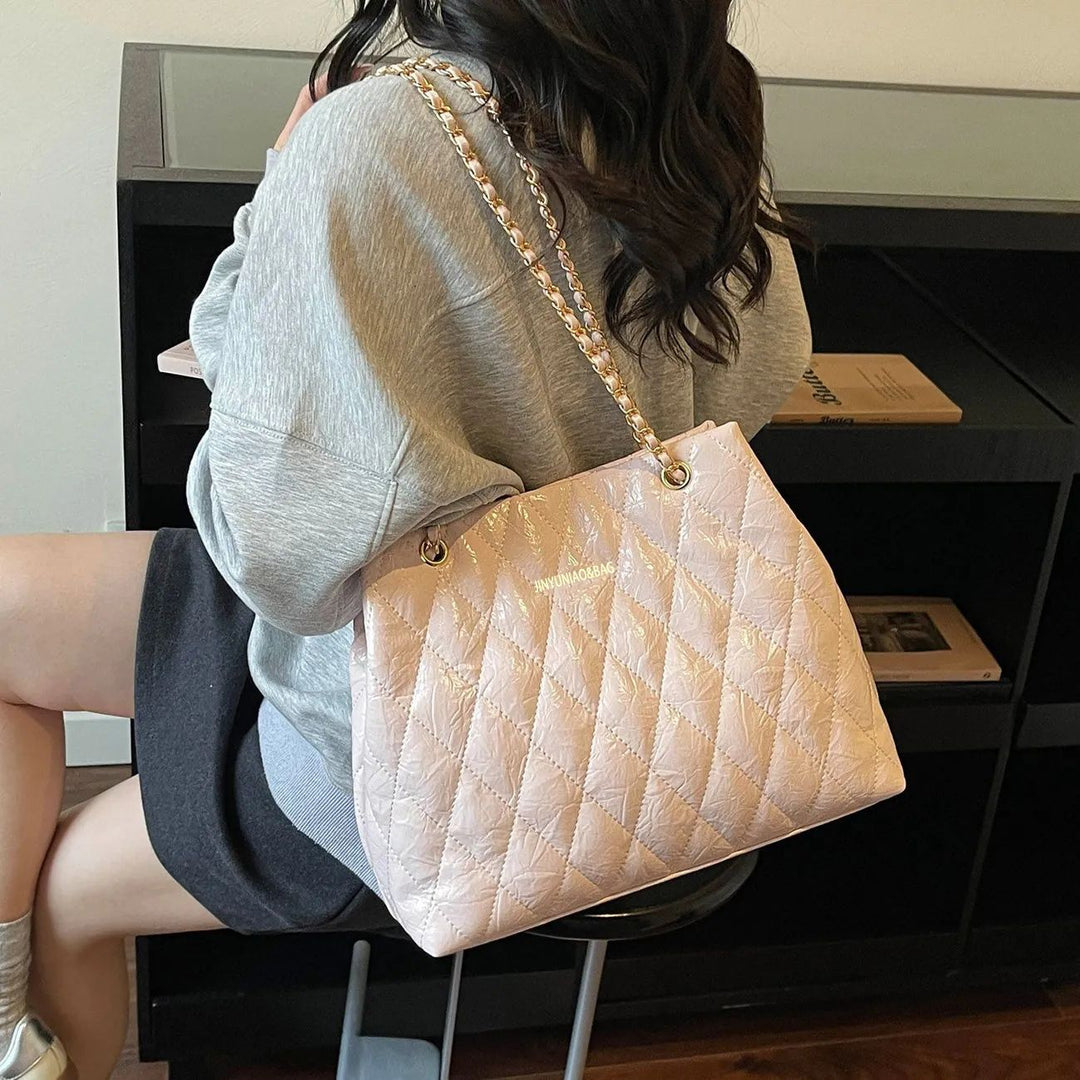 Gepolsterte Tote-Tasche mit Ketten-Details Karnz