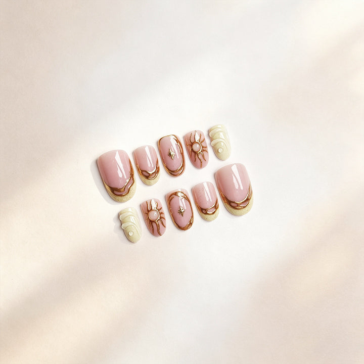 Elegante und Stilvolle Nagelset Karnz