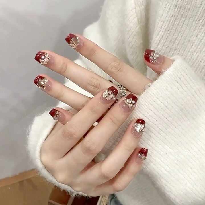 Dekoratives Press-On Nagelkunst-Set Karnz