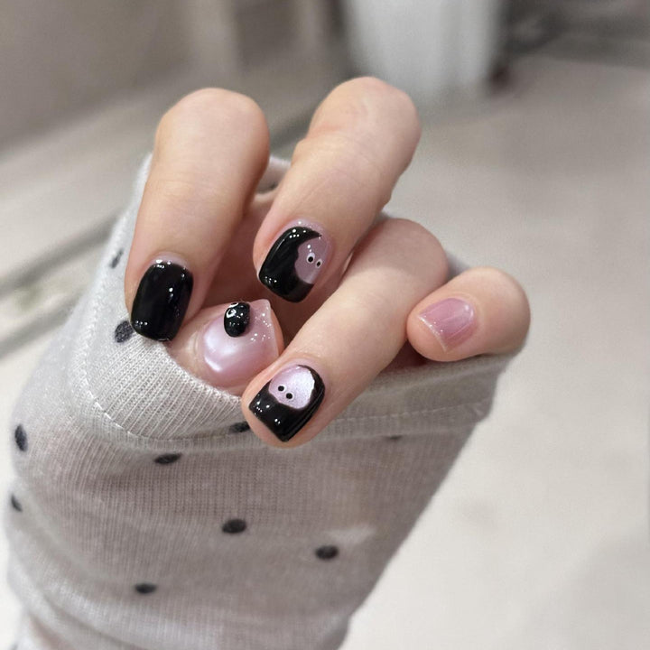 Kunstnägel mit Modernen Geometrischen Designs Karnz