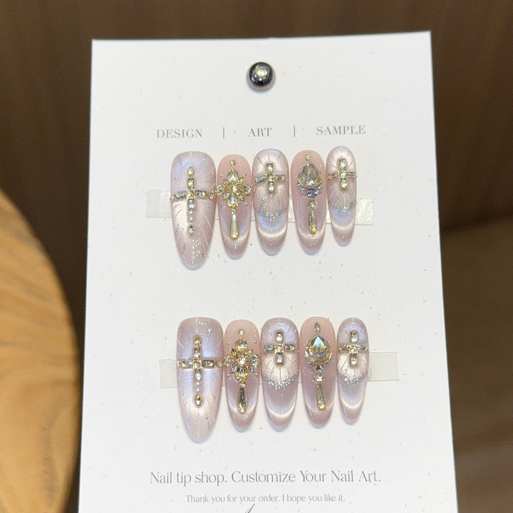 Kunstnägel mit Eleganten Strass- und Glitzerdetails Karnz