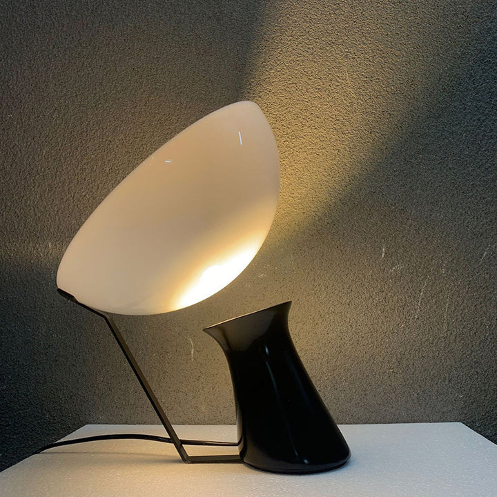 Zeitgenössische verstellbare Tischlampe