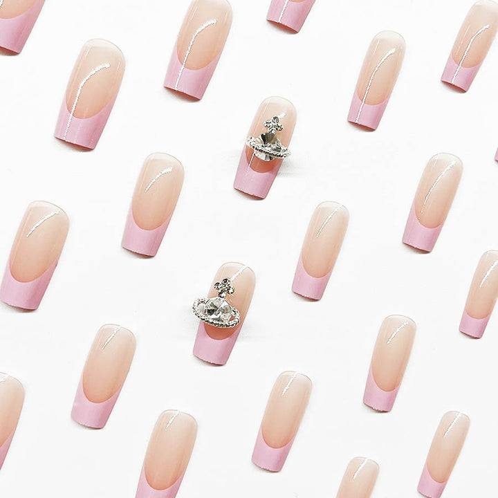 Kunstnagelset mit luxuriösen Blüten- und Strassverzierungen Karnz