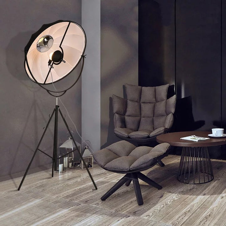 Stilvolle Stativ-Stehlampe