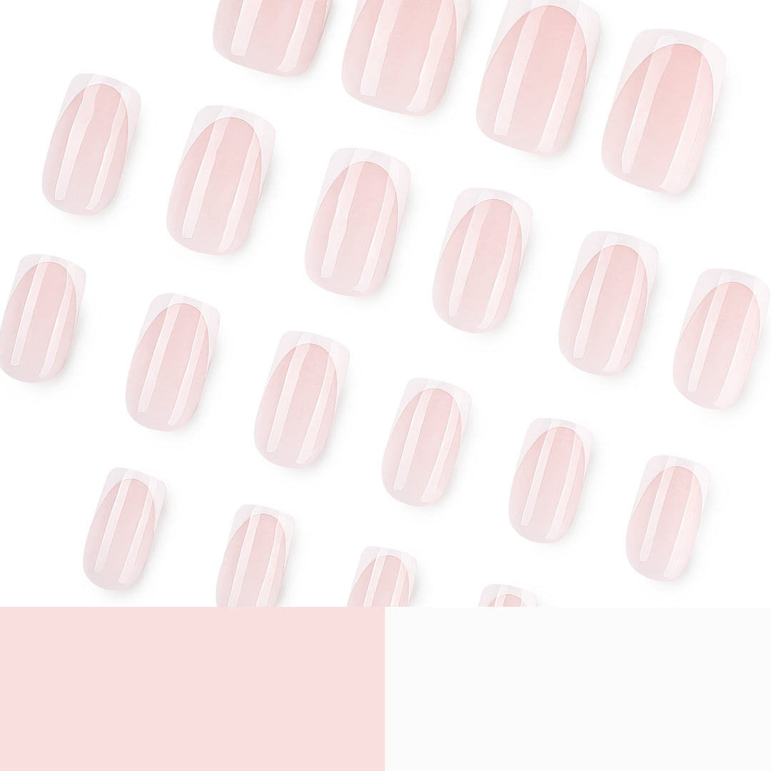 Künstliche Nagelverlängerungen mit modernem French-Tip Karnz