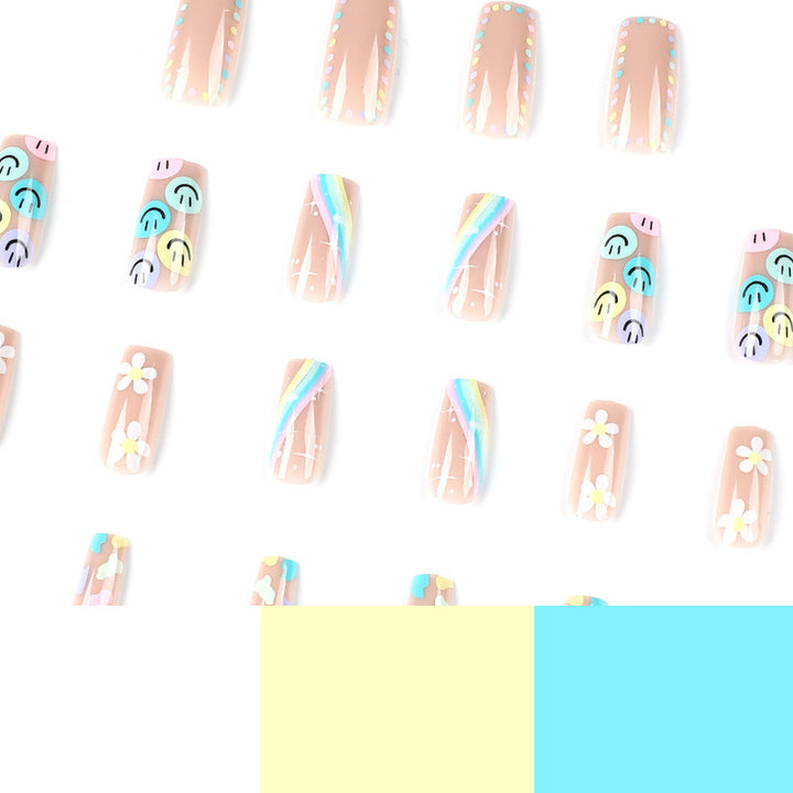 Kunstvolle Nagelkunst mit Blumen- und Smiley-Motiven Karnz
