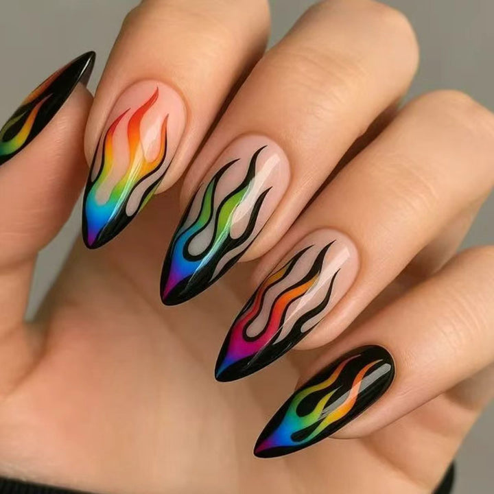Kreative Kunstnägel mit Auffälligem Flammen-Design Karnz
