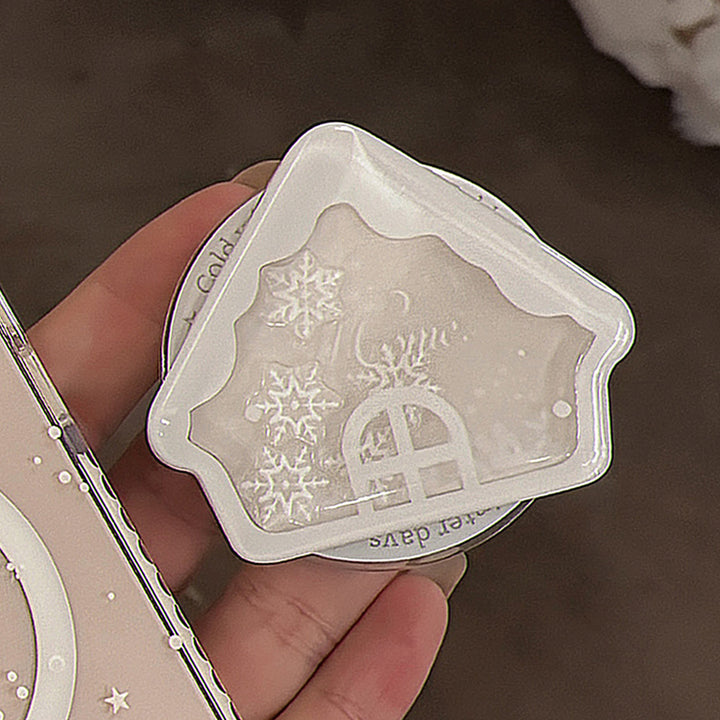 Duftkerze im Winterhaus-Design Karnz