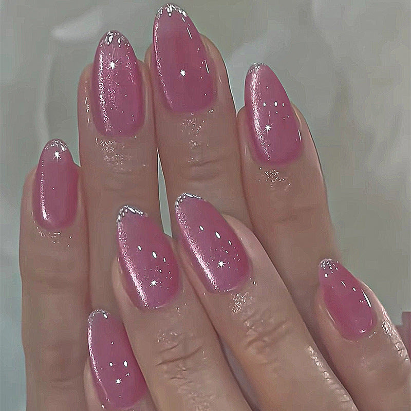 Kunstnagelset mit elegantem Glitzerabschluss und natürlichem Look Karnz