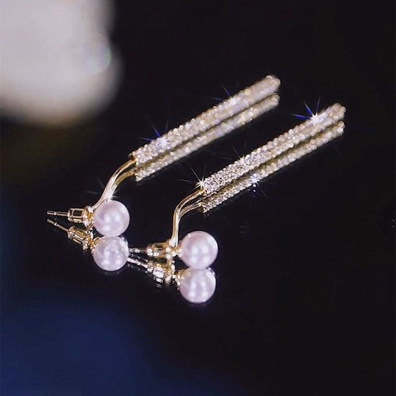Elegante und Funkelnde Ohrstecker Karnz