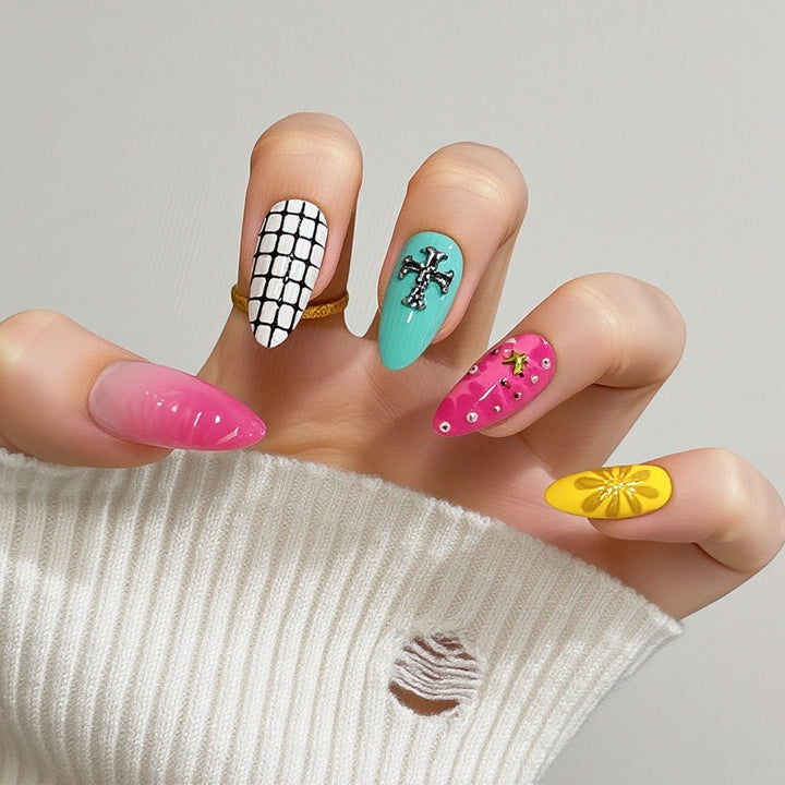 Elegante Kunstnägel mit Botanischen Designs Karnz