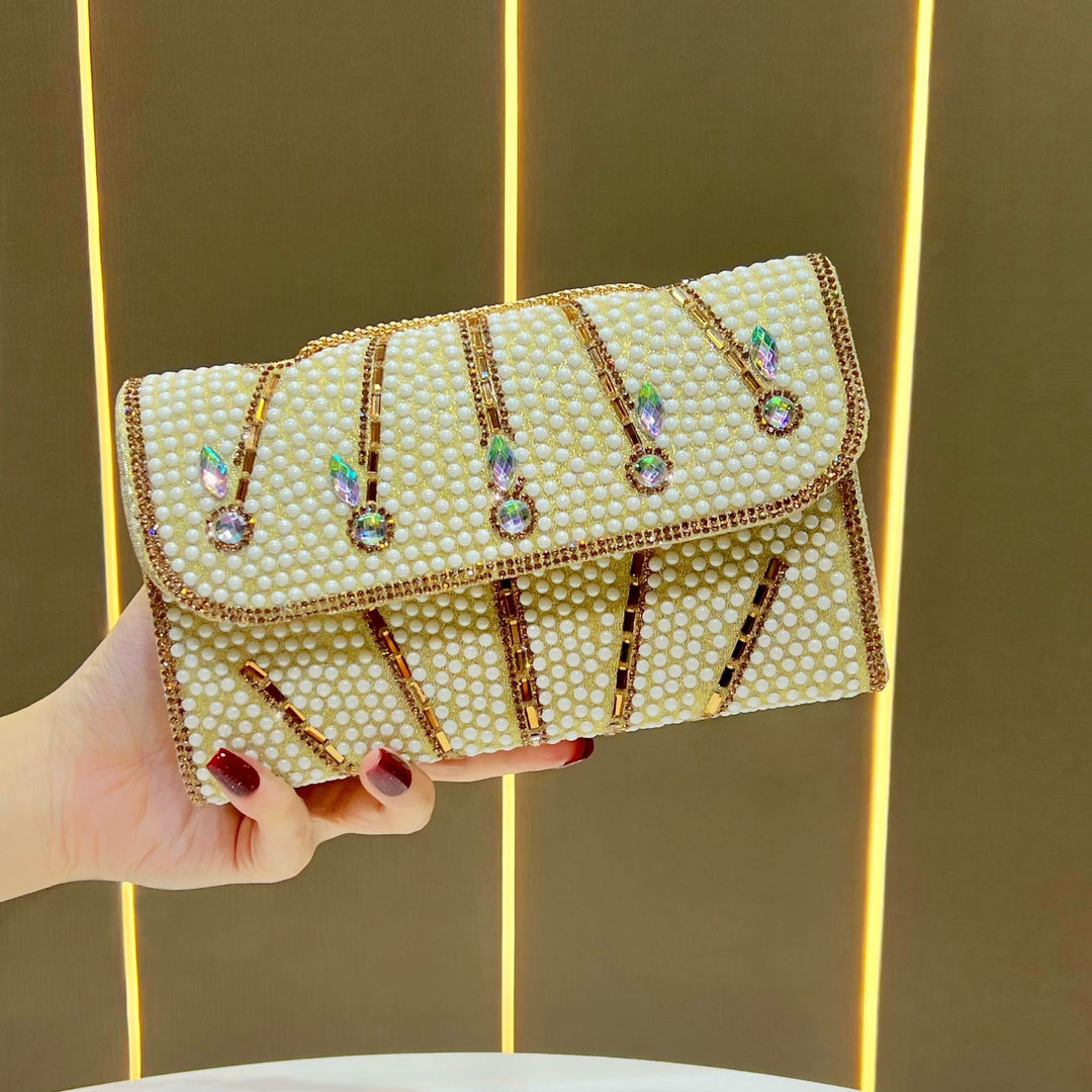Elegante, mit Kristallen verzierte Abend-Clutch