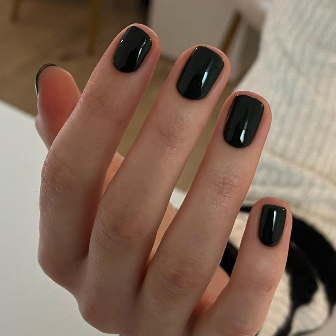 Glamouröse Nagelkunst mit Hochglanz-Finish Karnz
