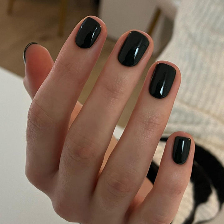 Glamouröse Nagelkunst mit Hochglanz-Finish Karnz