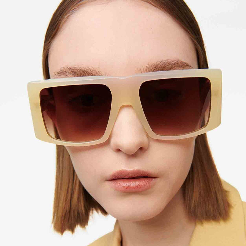 Damen quadratische Sonnenbrille mit robustem Kunststoffrahmen und schützendem UV-Filter Karnz