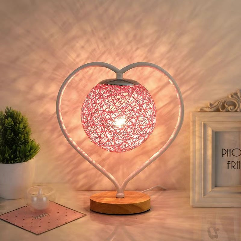 Herzförmige Tischlampe
