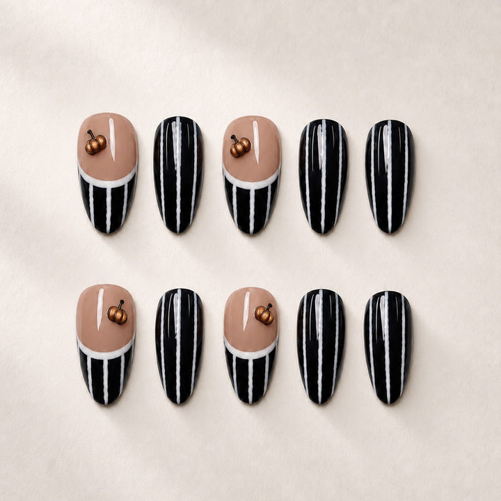 Kunstnagelset mit eleganten Zebra-Designs und kreativen Akzenten Karnz