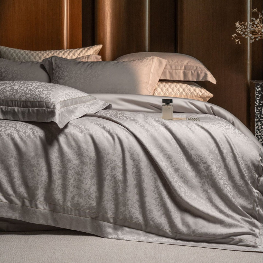 Luxuriöse Satin-Jacquard Bettwäsche-Garnitur mit feinem Damast-Ornament und Oxford-Kissen