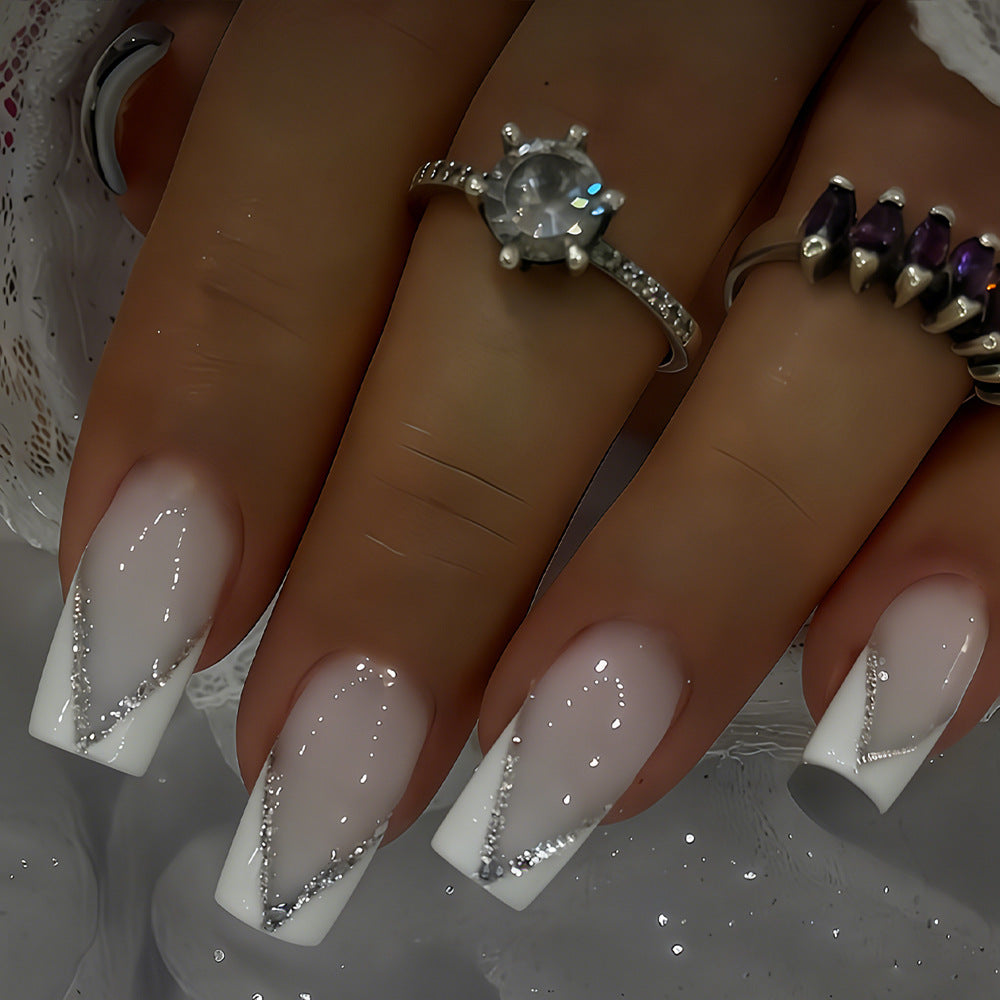 Elegante Press-On Nagelkunst Tipps mit Strass-Akzenten Karnz