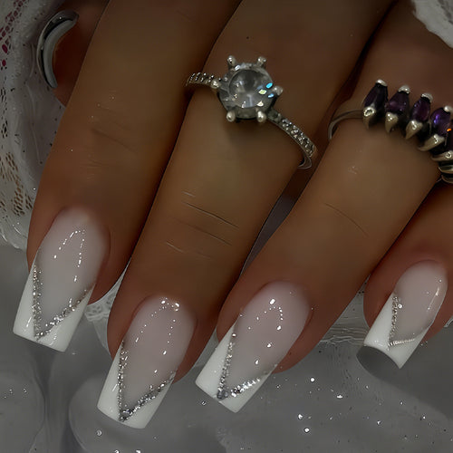 Elegante Press-On Nagelkunst Tipps mit Strass-Akzenten Karnz
