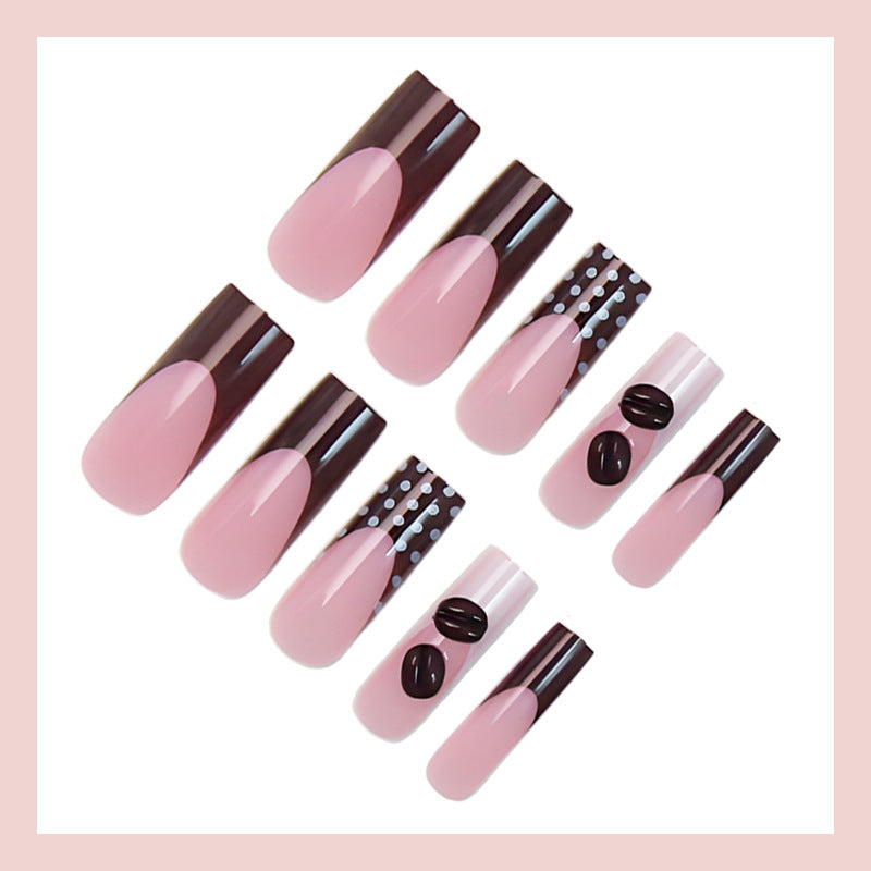 Kunstnagelset mit eleganten Schokoladen- und Kaffeekreationen Karnz