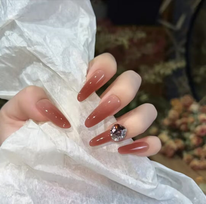 Elegantes Press-On Nagelkunst-Set Karnz