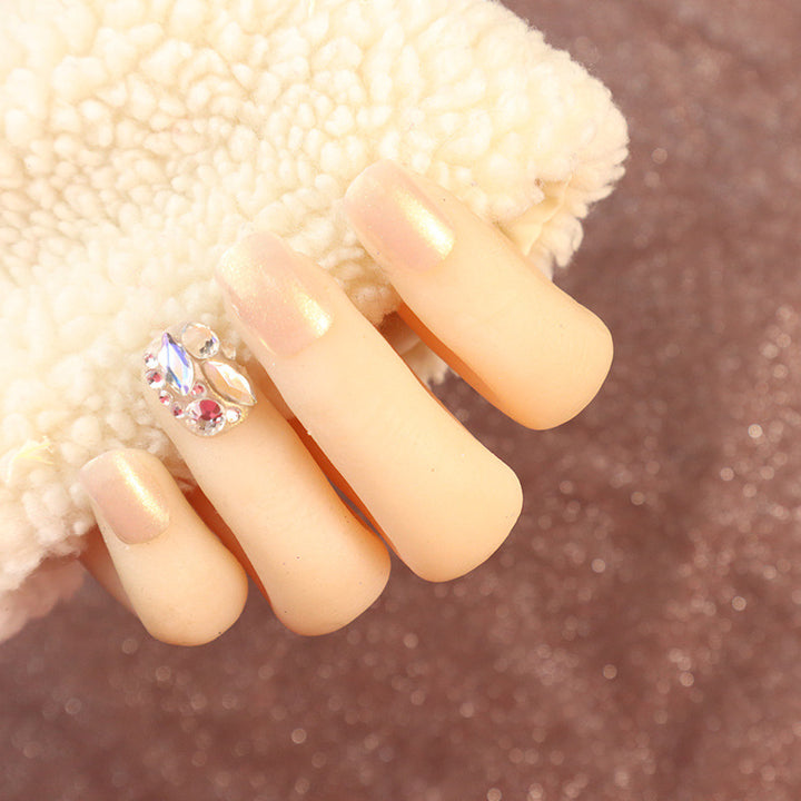 Elegantes Press-On-Nagel-Set mit Strass-Akzenten