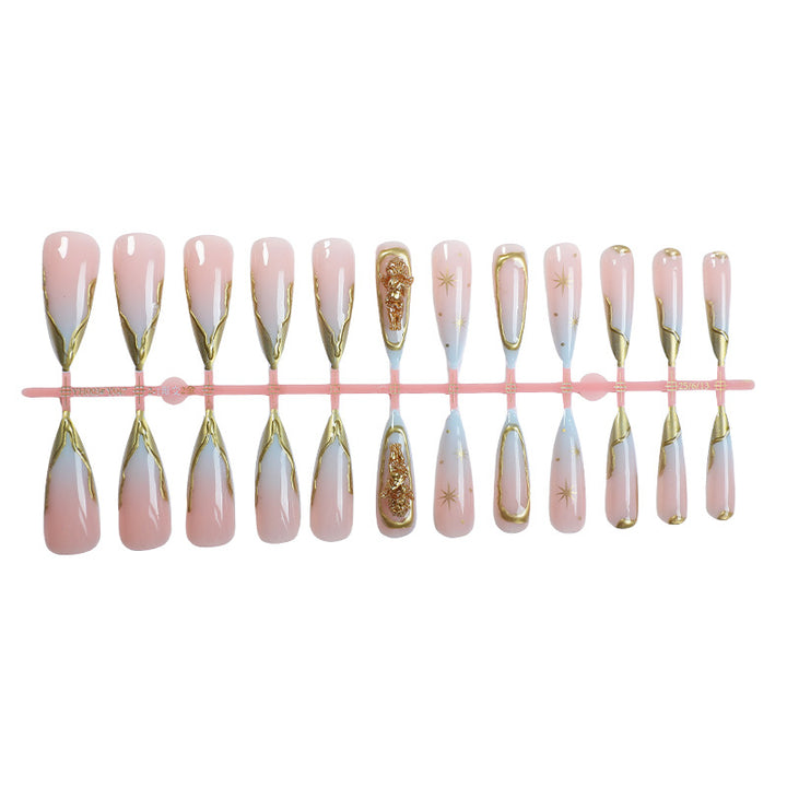 Elegantes Press-On Nagelkunst-Set mit goldenen Akzenten Karnz