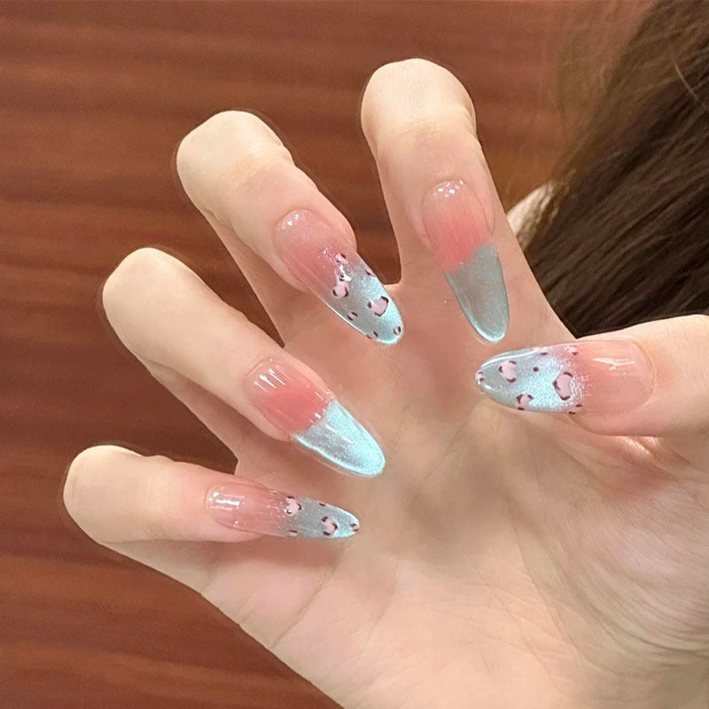 Dekorative Nagelkunst Karnz