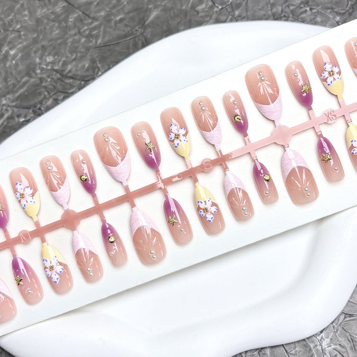 Elegantes Blumen Press-On Nail Design Set