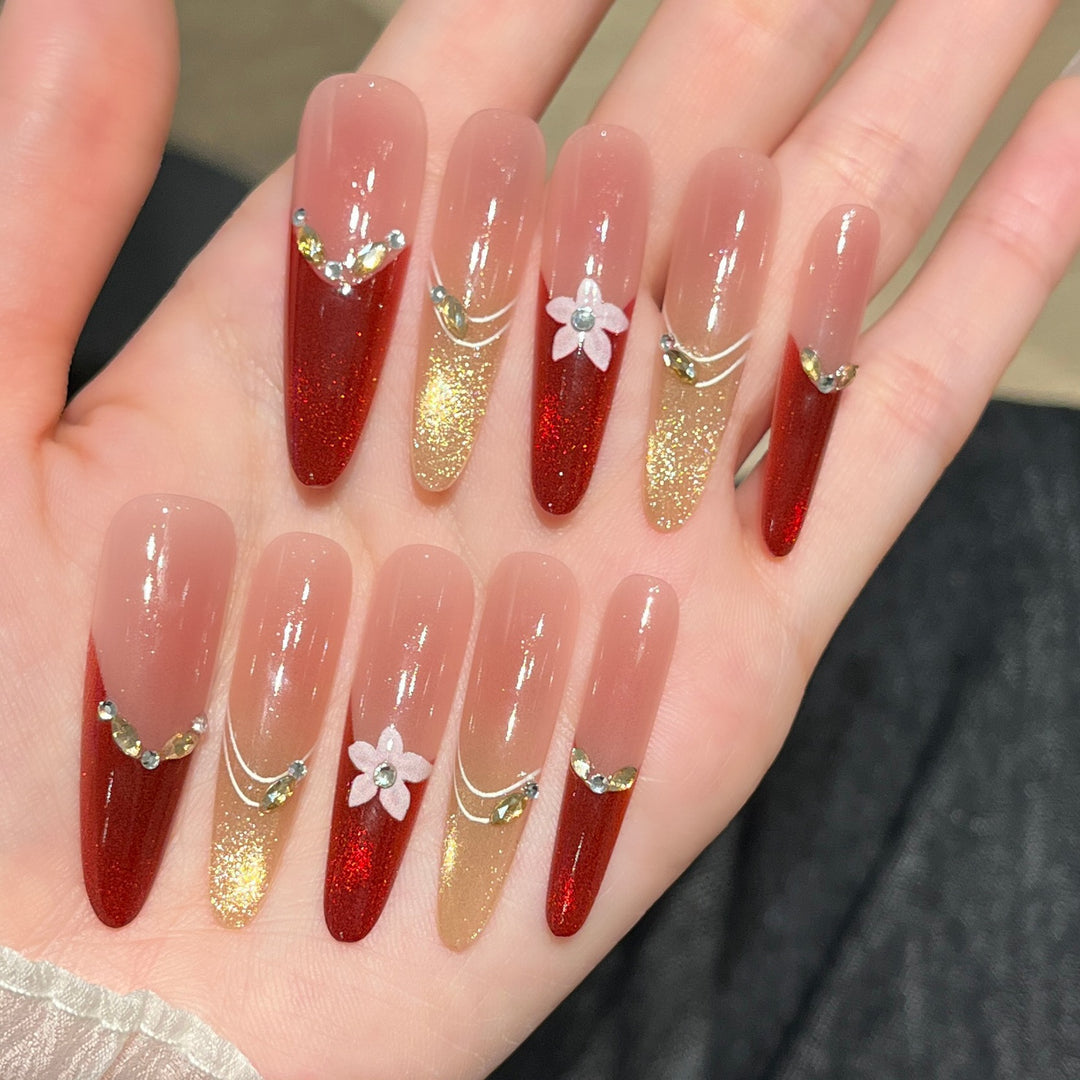 Dekorative Lange Stiletto Press-On Nagelkunst Karnz