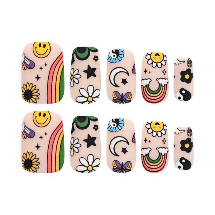 Künstliche Nagelkunst mit bunten Motiven und kreativem Dekor Karnz