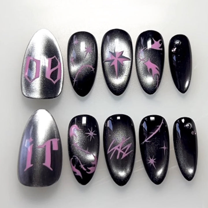 Künstlerisches Press-On-Nägel-Set mit schickem Gothic-Design Karnz