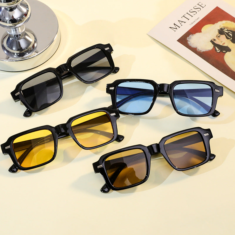Damen moderne rechteckige Sonnenbrille mit farbigen Gläsern Karnz