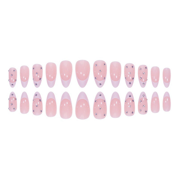 Elegante Kunstnagelspitzen im glamourösen French Design Karnz