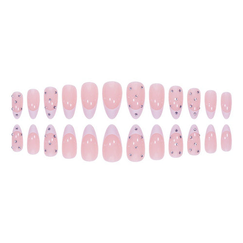 Elegante Kunstnagelspitzen im glamourösen French Design Karnz