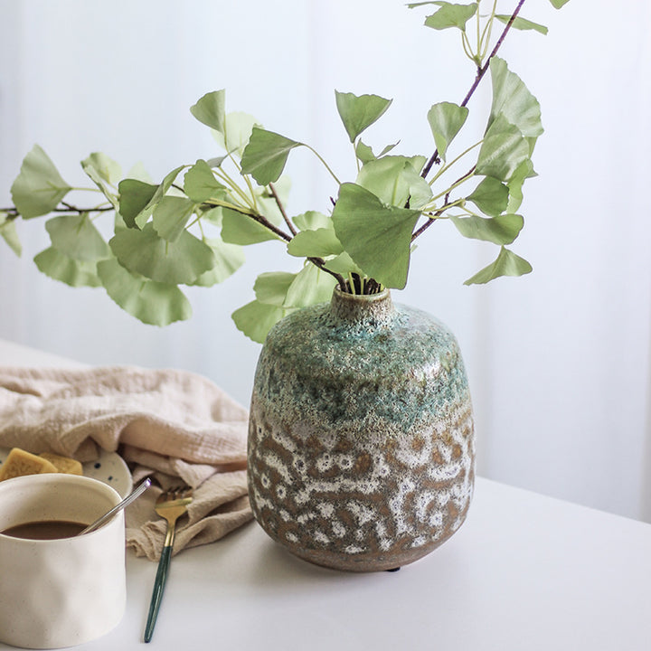 Handgefertigte strukturierte keramische Vase