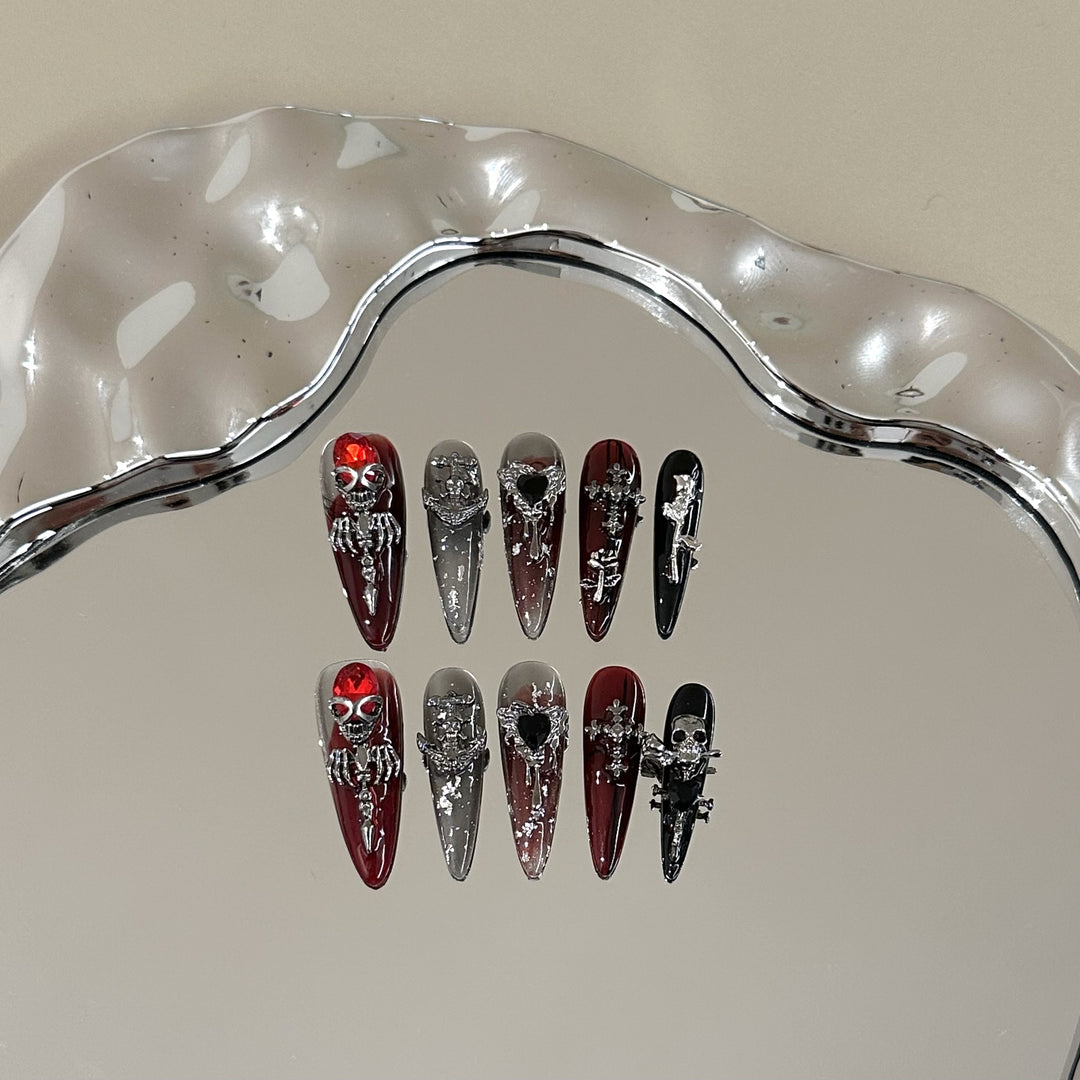 Gothic-Themen Press-On Nagelkunst Set mit einzigartigen silbernen Akzenten