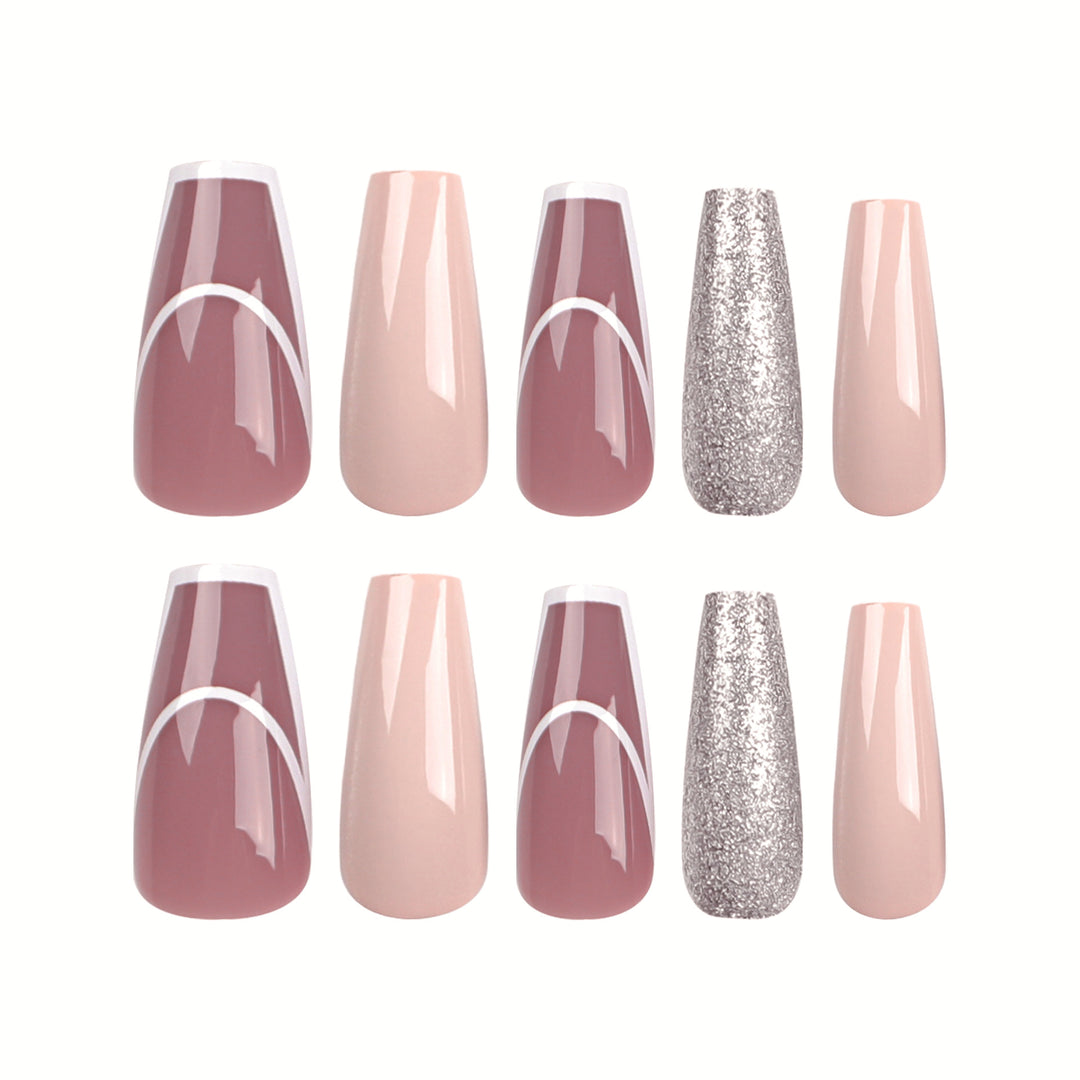 Elegante Nagelverlängerungen mit glamourösen Akzenten Karnz