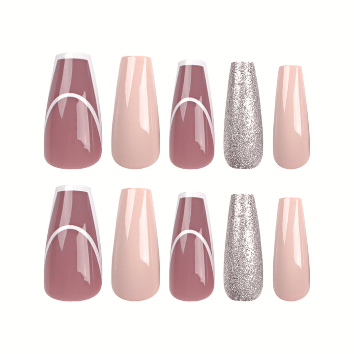 Elegante Nagelverlängerungen mit glamourösen Akzenten Karnz