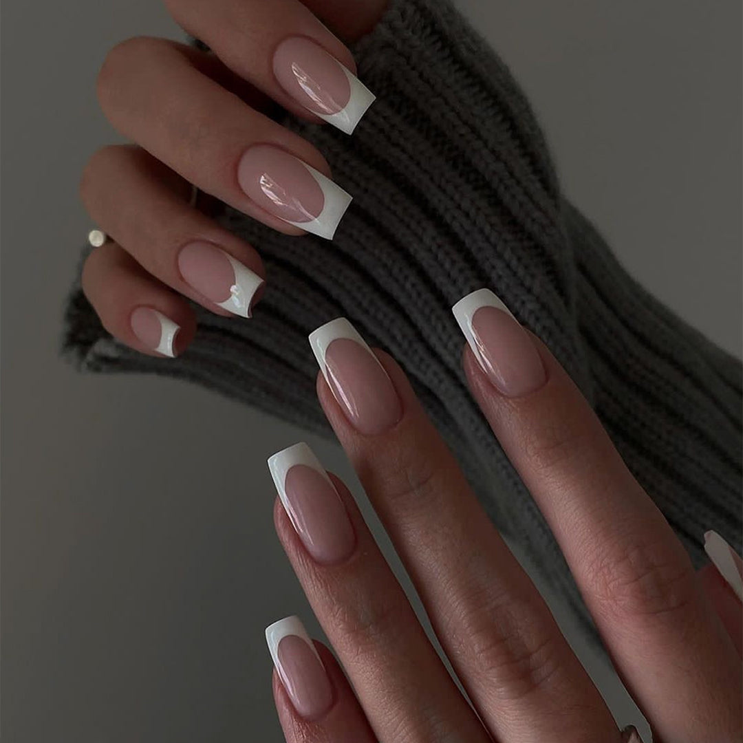 Kunstnagelset mit hochwertigen französischen Spitzen Karnz