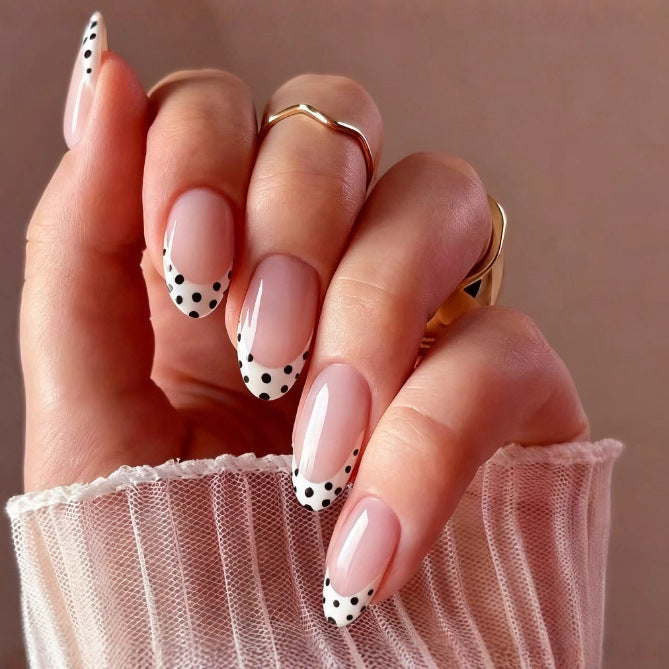 Chic dekorative Press-On Nagelverzierungen Karnz