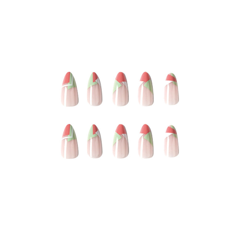 Kunstvolle Nailart im trendigen Design Karnz