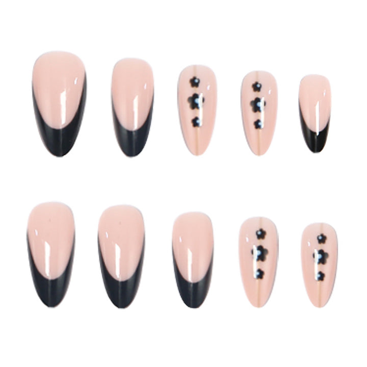 Kunstvolle Nageldesigns mit eleganten Akzenten Karnz