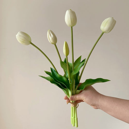 Elegante Kunst-Tulpenbouquet