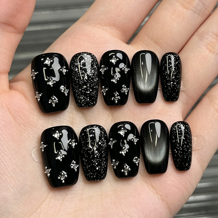 Glamouröses schwarzes Press-On-Nagel-Set mit Strass-Akzenten