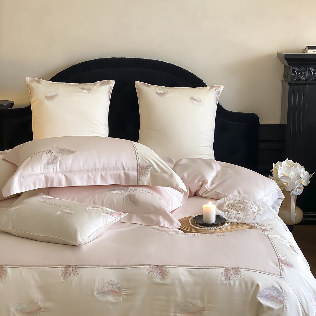 Seidiger bestickter Feder-Motiv Bettbezug Set mit Satin Kissenbezügen & Euro Kissenbezügen