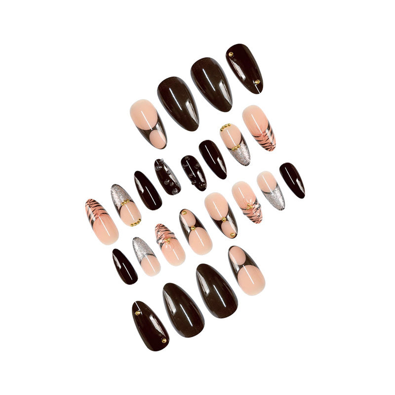 Künstlerische Stiletto Press-On Nagelkunst mit Schmetterlingsakzenten Karnz