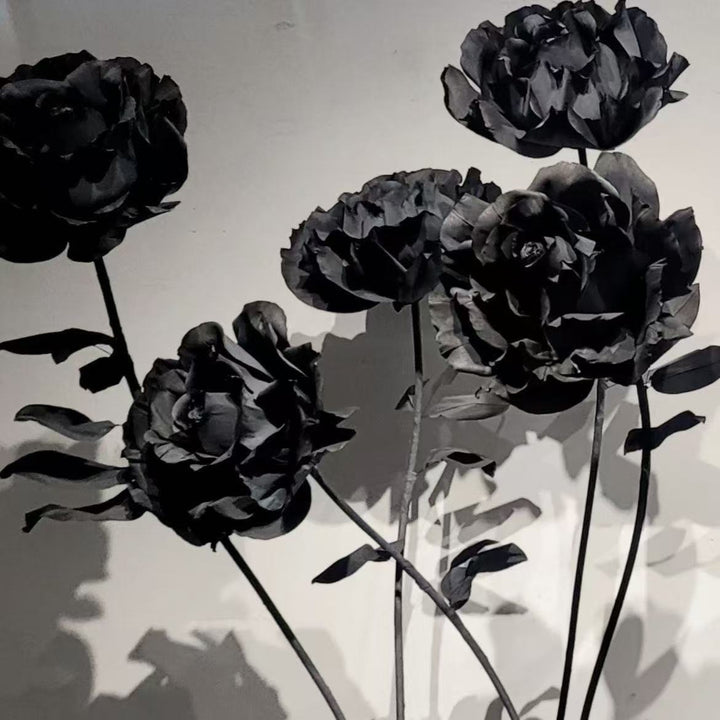 Lebensechte schwarze Rose Dekorationsskulptur